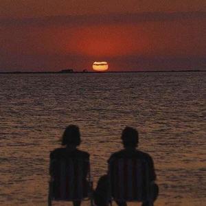 妙龄女被老汉压身小说
